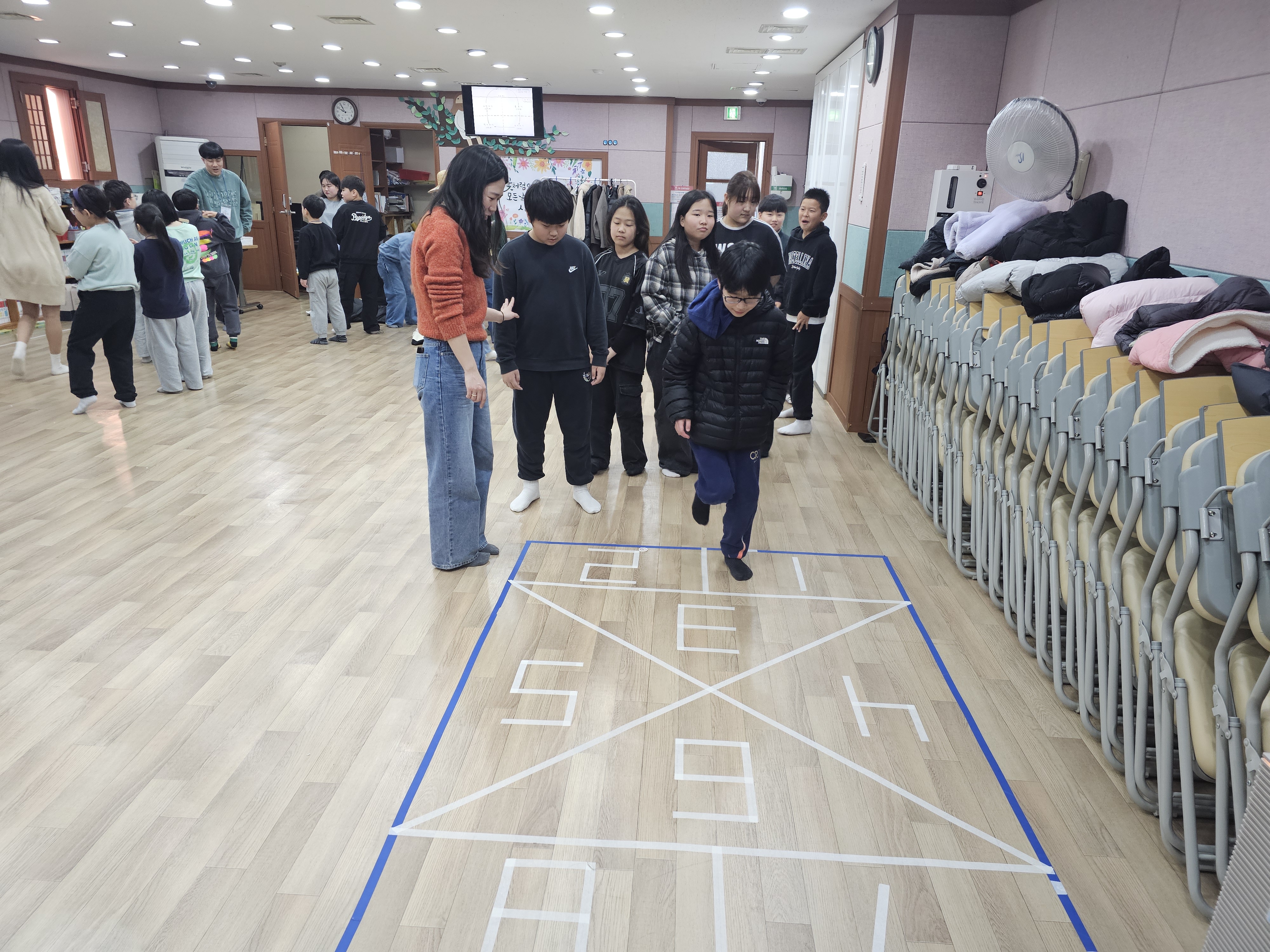 유초등부 사방치기.jpg