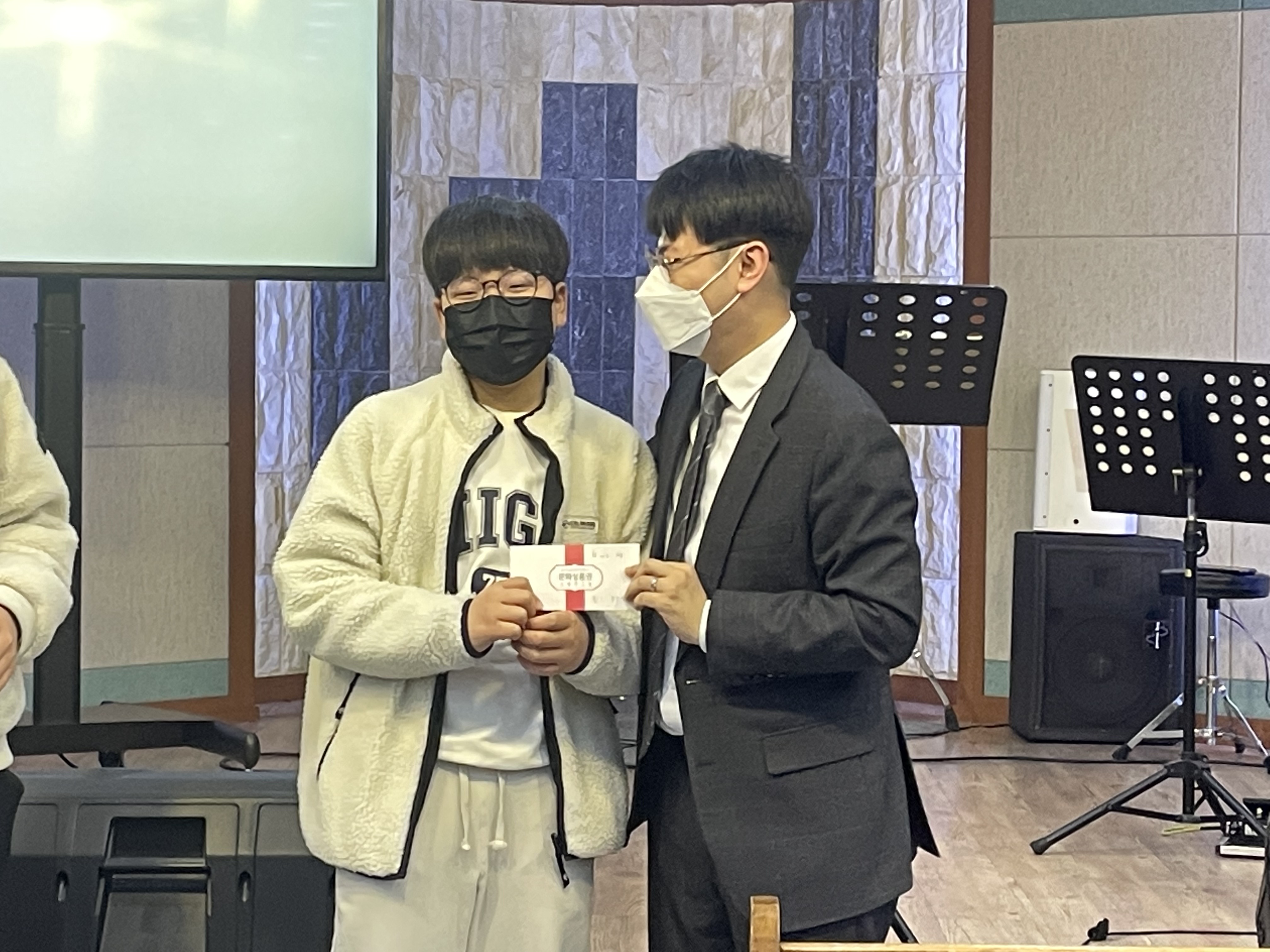 퀴즈시상2.jpg